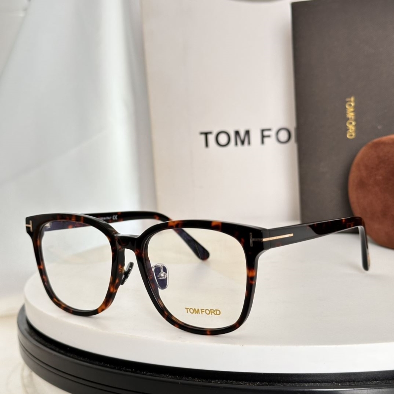 TOM FORD